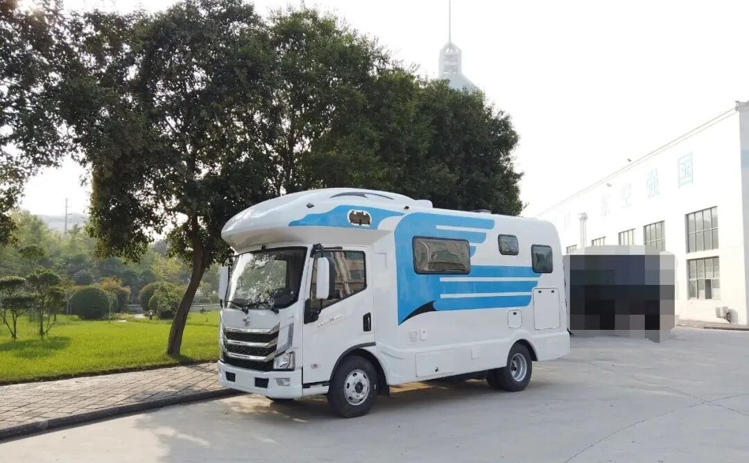 98w 三明治玻璃钢一体成型 新飞h300旗舰版c型房车