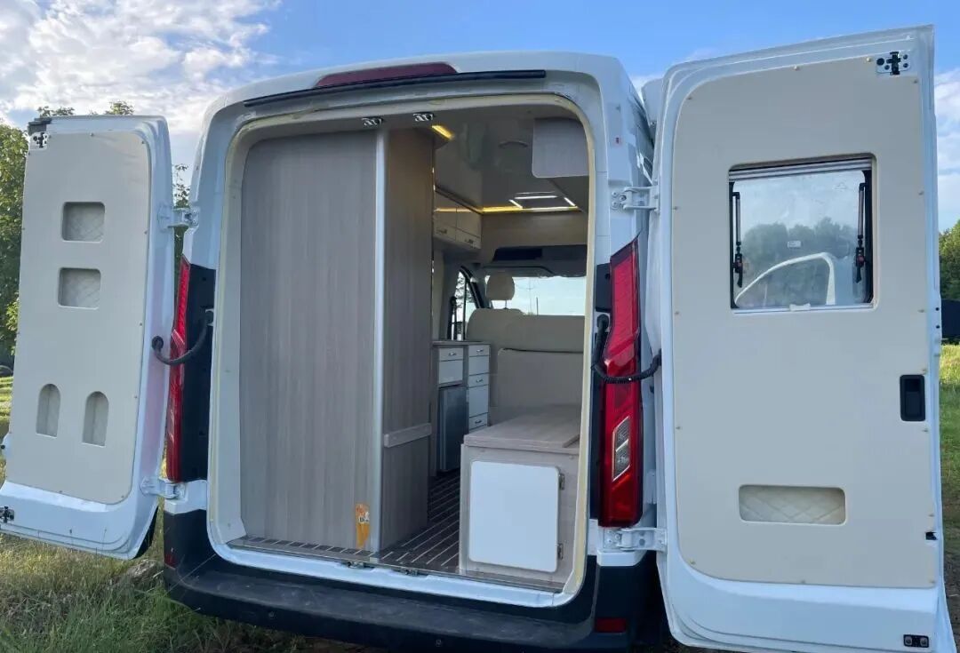 谁说房车不能通勤大通v90短轴高顶b型房车