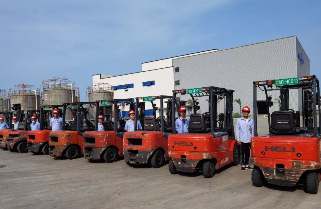 上牌实施五个统一打造汕头综保区一流叉车队伍