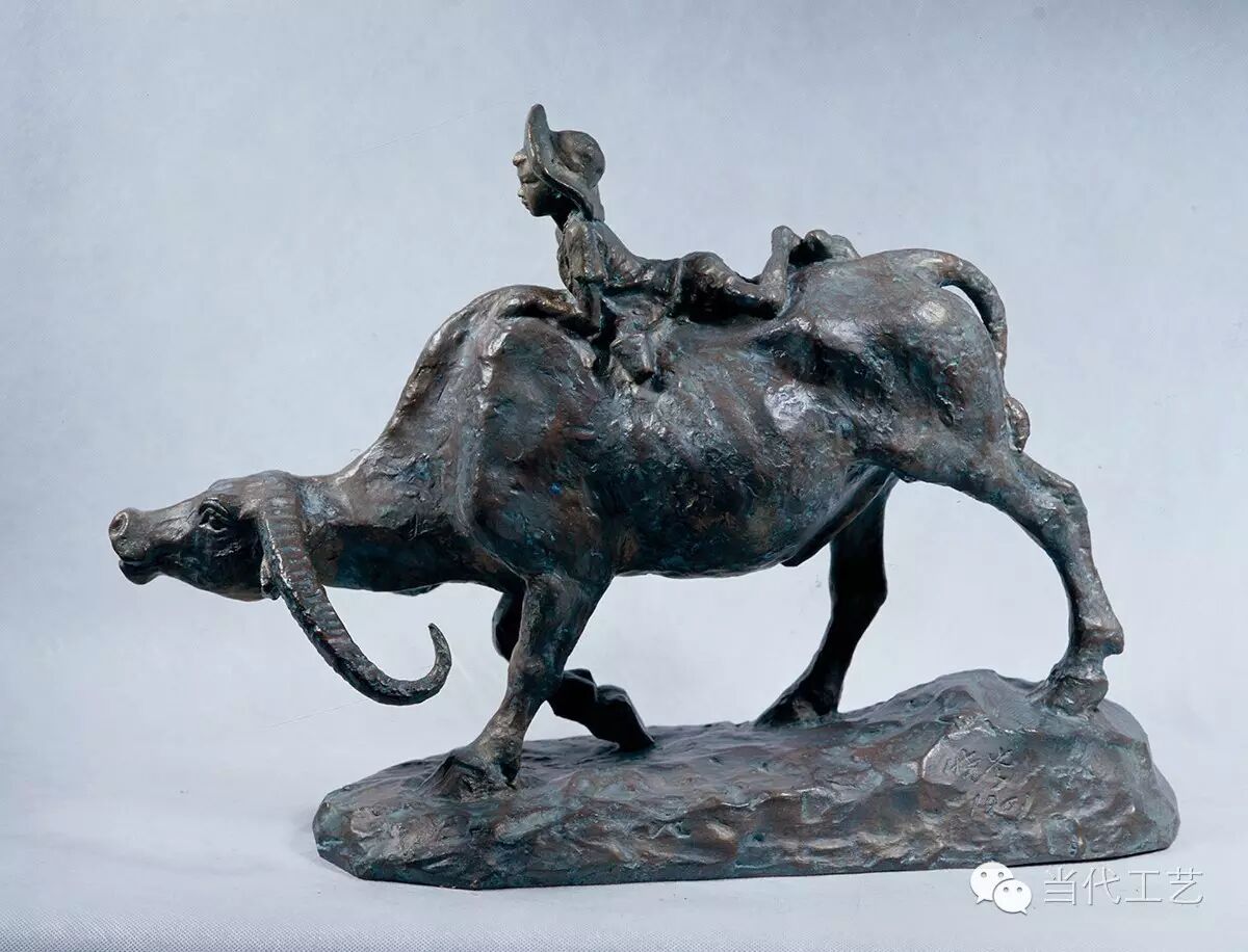 一,袁晓岑雕塑的来源问题