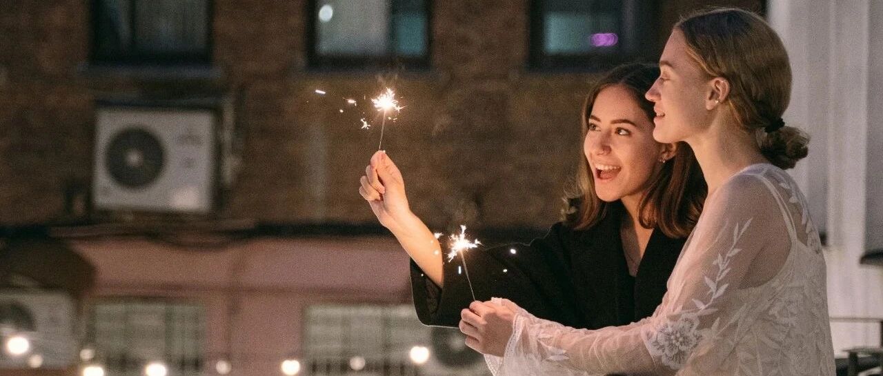 七夕最美礼物，20岁女孩独自坐火车奔赴千里探望当兵男友，仪式感到底有多重要？