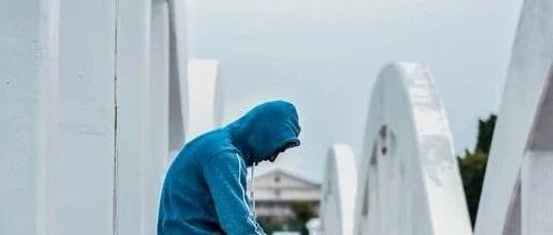 “30岁工资没破万，很失败吗”：比中年危机更可怕的，是停止成长