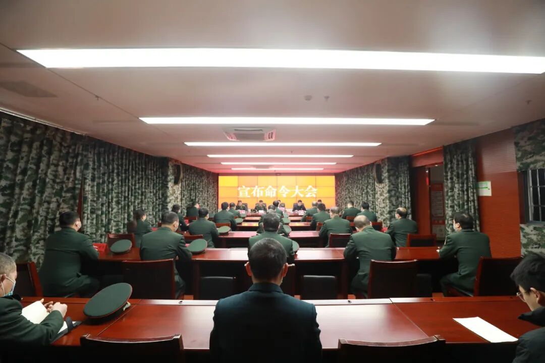 宣布命令大会在恢弘的国歌声中隆重召开,会上,南昌警备区曹国胜政委