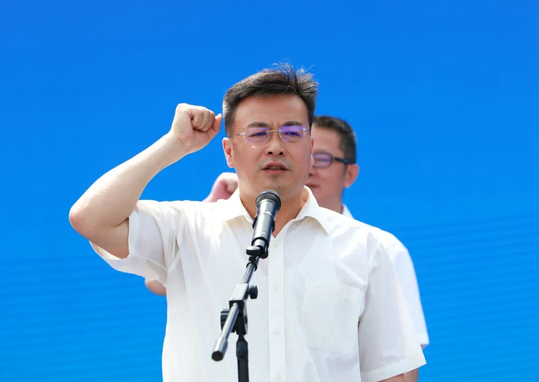 委员,副局长甘伟民;东湖区委书记高辉红,东湖区委副书记,区长胡俊峰