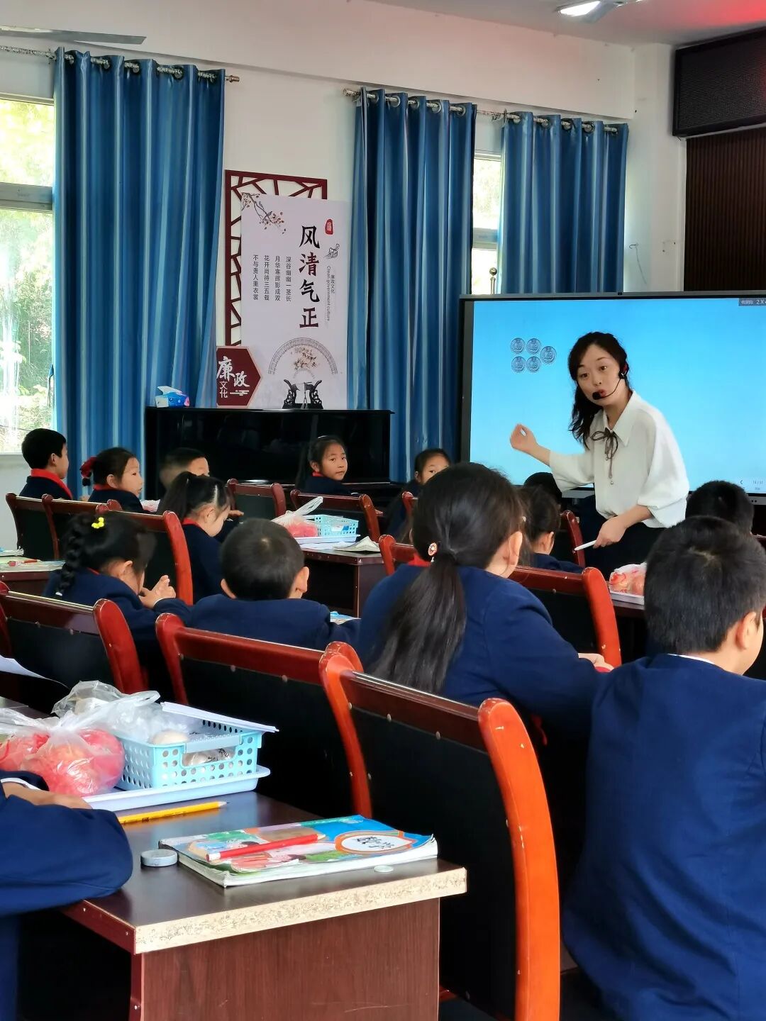 上图:韩锐老师的精彩课堂精彩瞬间来自上游小学的韩锐和子庄小学的