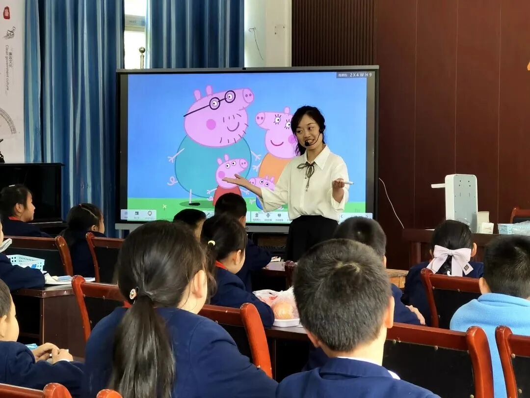 上图:韩锐老师的精彩课堂精彩瞬间来自上游小学的韩锐和子庄小学的