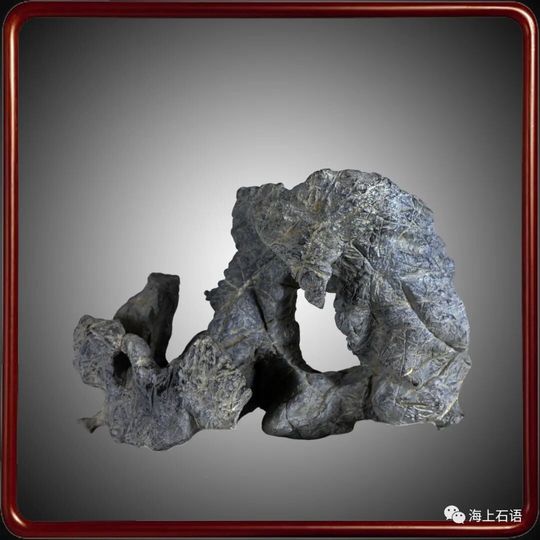 序列号：171藏家：庄红军题名：卧云峰石种：灵璧石尺寸：46x36x（缺深度尺