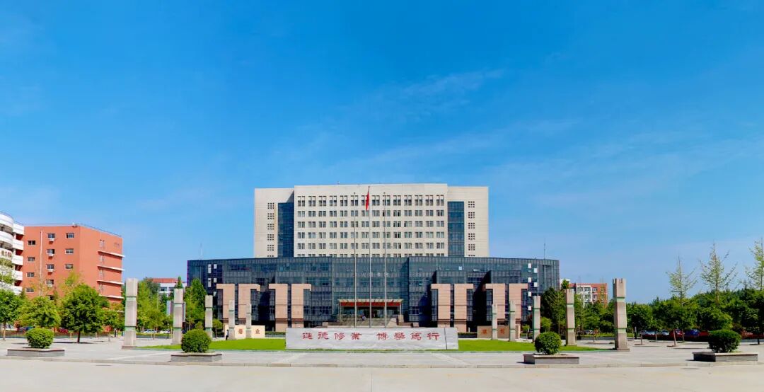 安阳师范学院艺术楼1996年,安阳师范学院校门2018年,安阳师范学院校门