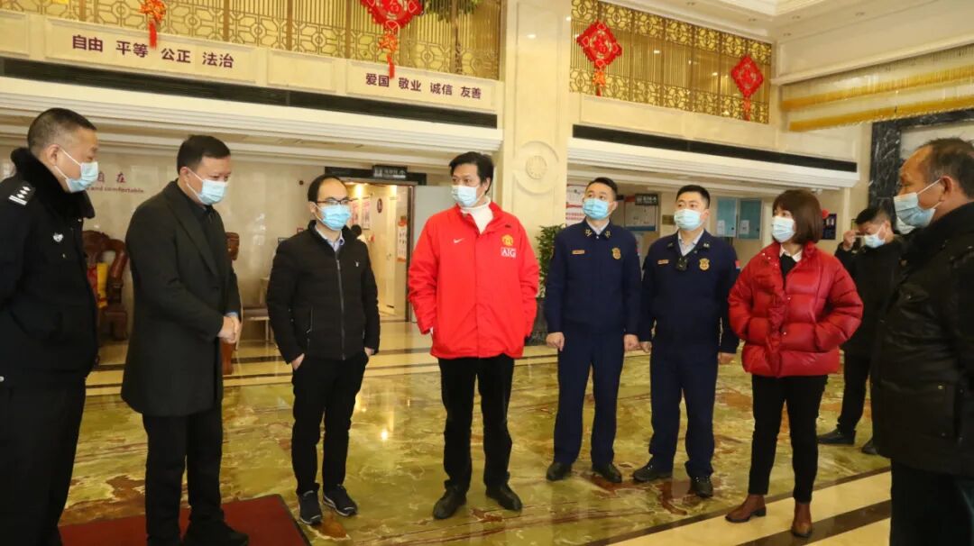 和疫情防控各项措施落实情况,查看消防通道,灭火器材配备,应急救援