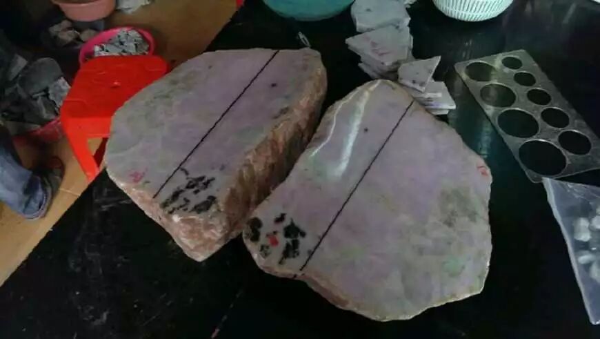 几十万买回一块被切过的赌石，搁置了两个月，今天终于要动刀了！