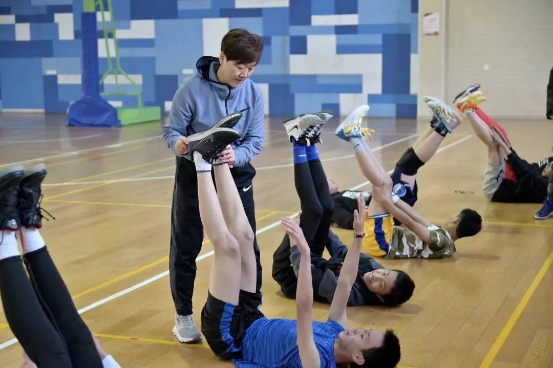 運動(dòng)地膠地板_運動(dòng)羽毛球地板_nba運動(dòng)木地板