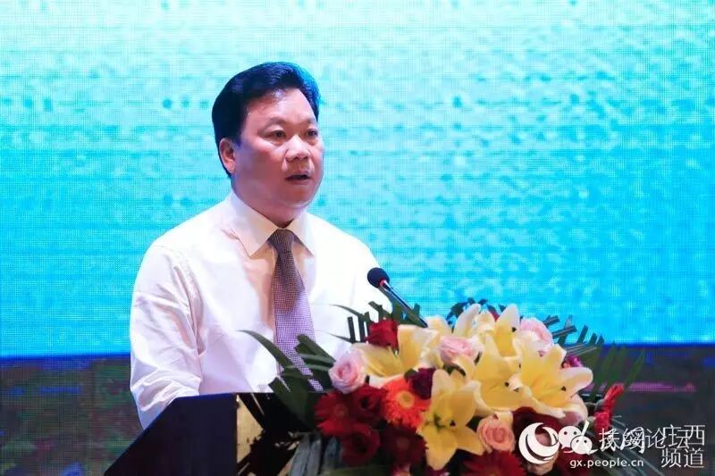 扶绥县委书记黄云革在会上致辞