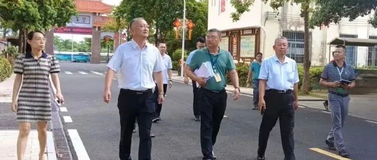 李虎到海口市秀英区东山中学调研检查游泳池等体育场馆夏季开放准备情况