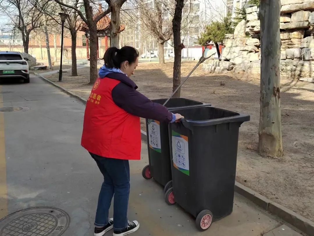 濱州市濱城區市東街道在職黨員傳幫帶文明創建當先鋒