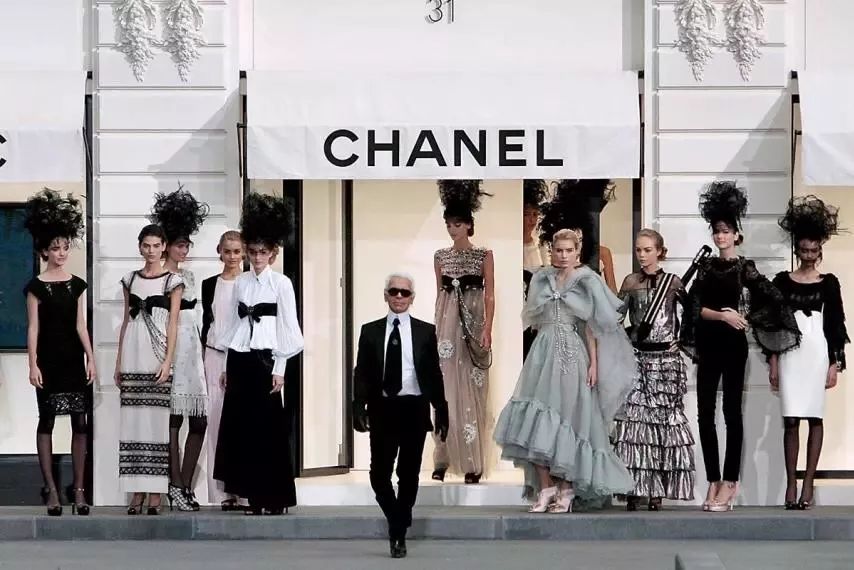 老佛爺去世，上帝想穿Chanel了…… 時尚 第4張