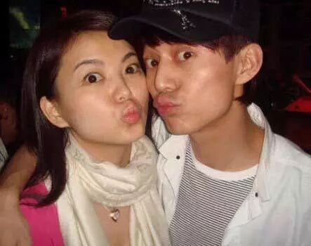 何炅出道23年零绯闻，一度被认为是Gay？最近被曝已隐婚20年？