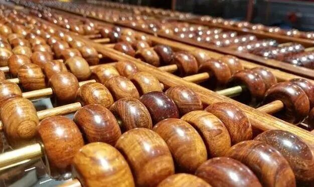 如何准确辨认出大红酸枝（交趾黄檀）？