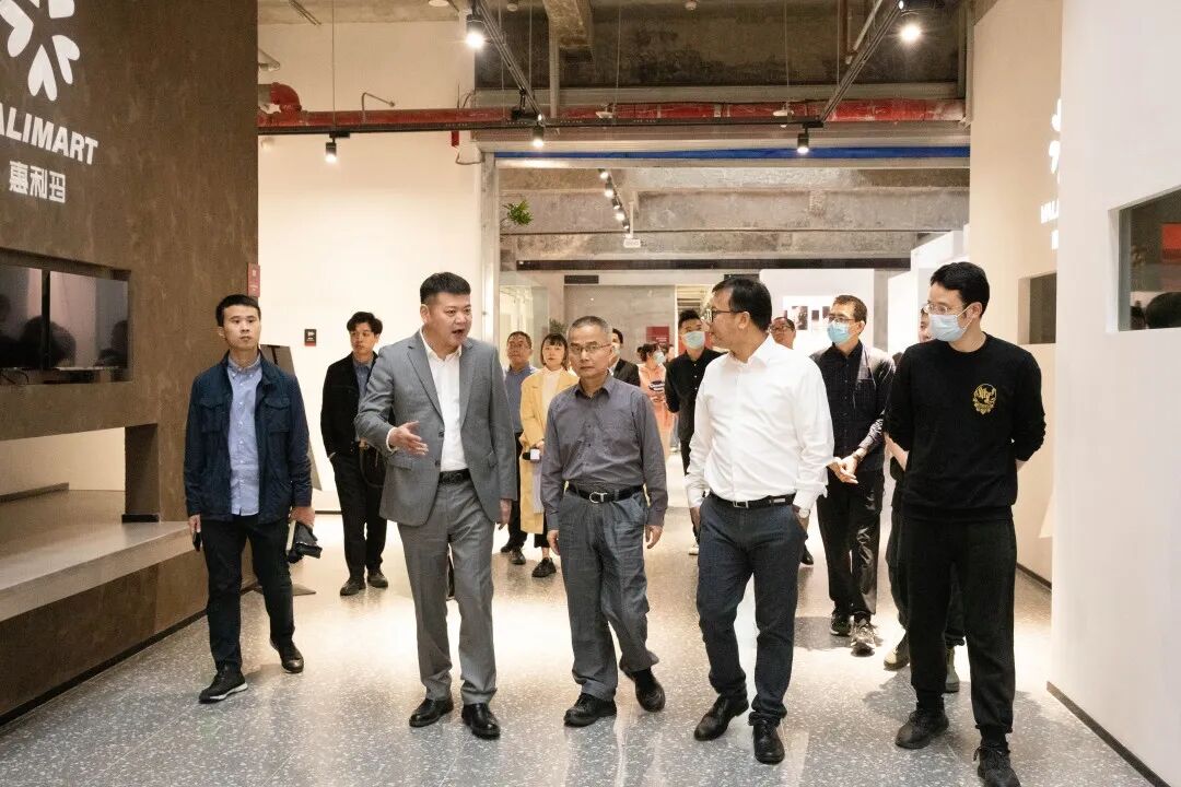 中国美术学院教授李杰、李佳一行莅临惠利玛走访调研