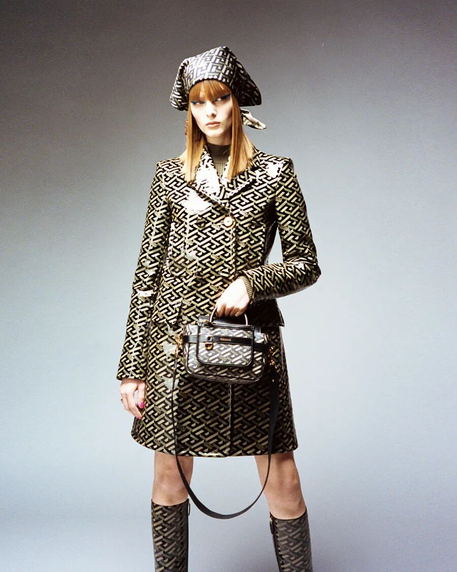 范思哲versace2021秋冬时装秀迷宫探险