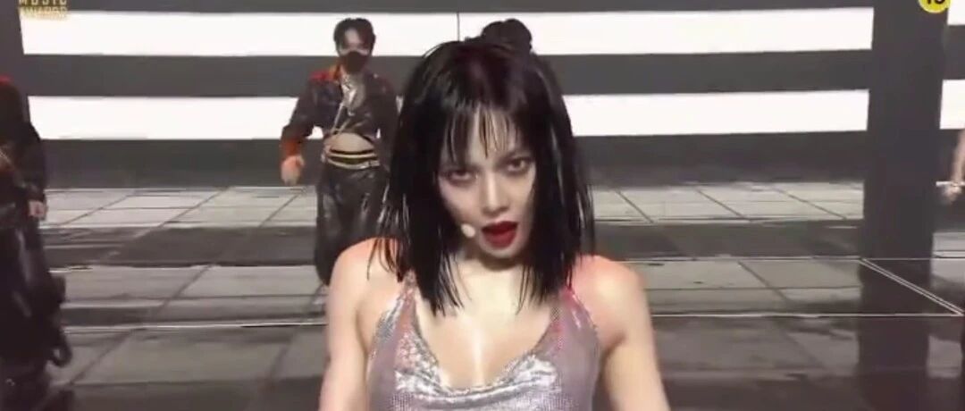 首尔歌谣大赏韩星状态：泫雅妆容似女鬼，金钟仁发福，IU妆发在线