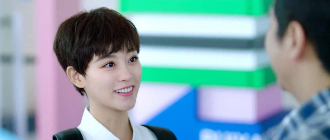 偶像剧里常见的离谱设定：女扮男装无人看出，男女主摔倒必定亲上