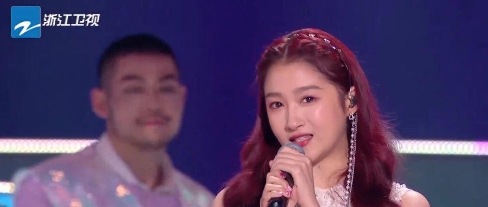 浙江818晚会：沈腾华少胖似兄弟，关晓彤红发造型精修前后大不同