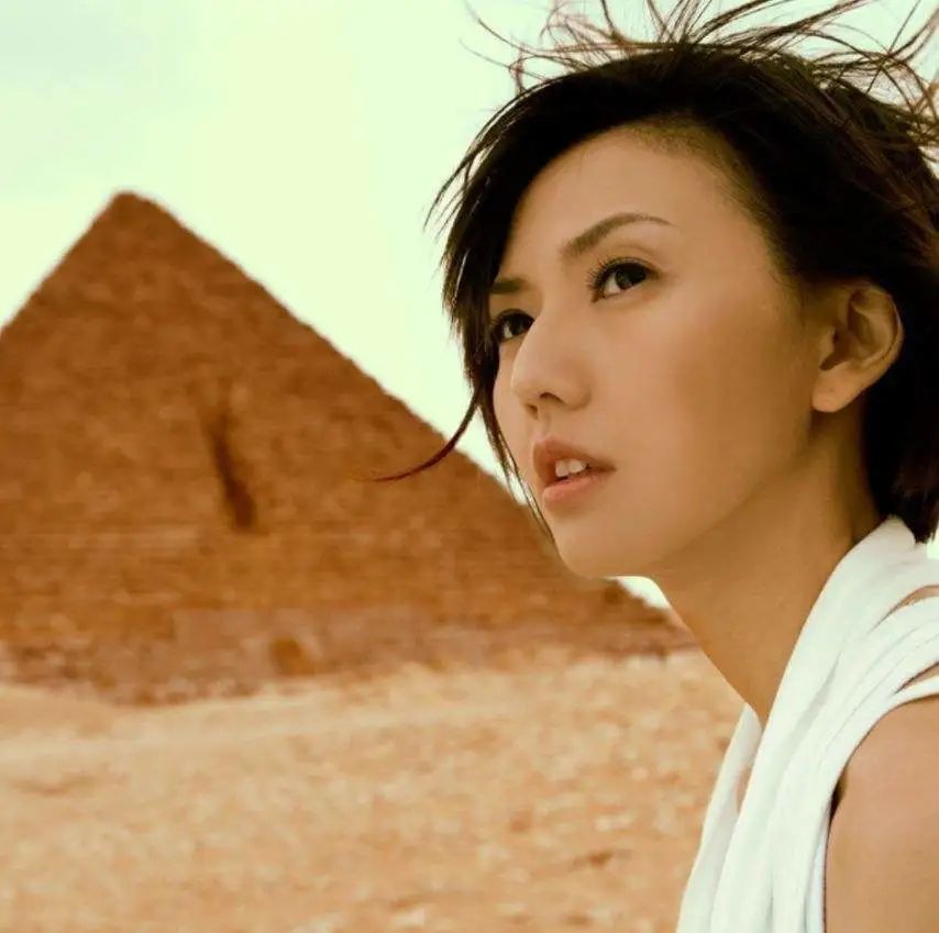 离谱冷门歌手孙燕姿上热搜和数据不好周杰伦并行8090后流下了时代的