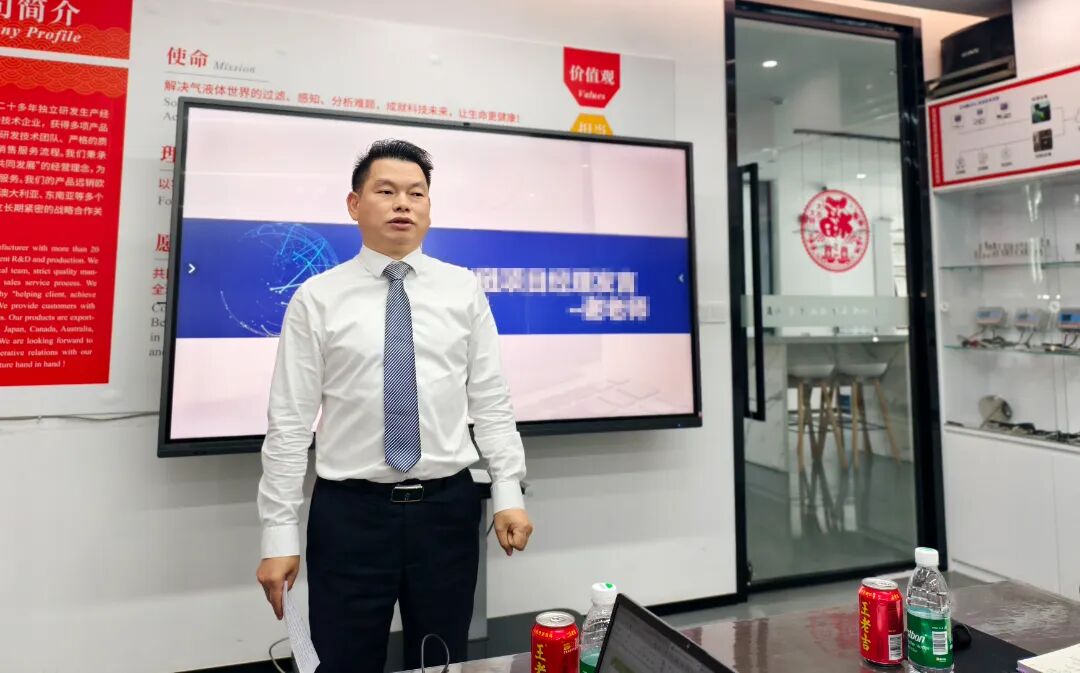项目组老师.jpg