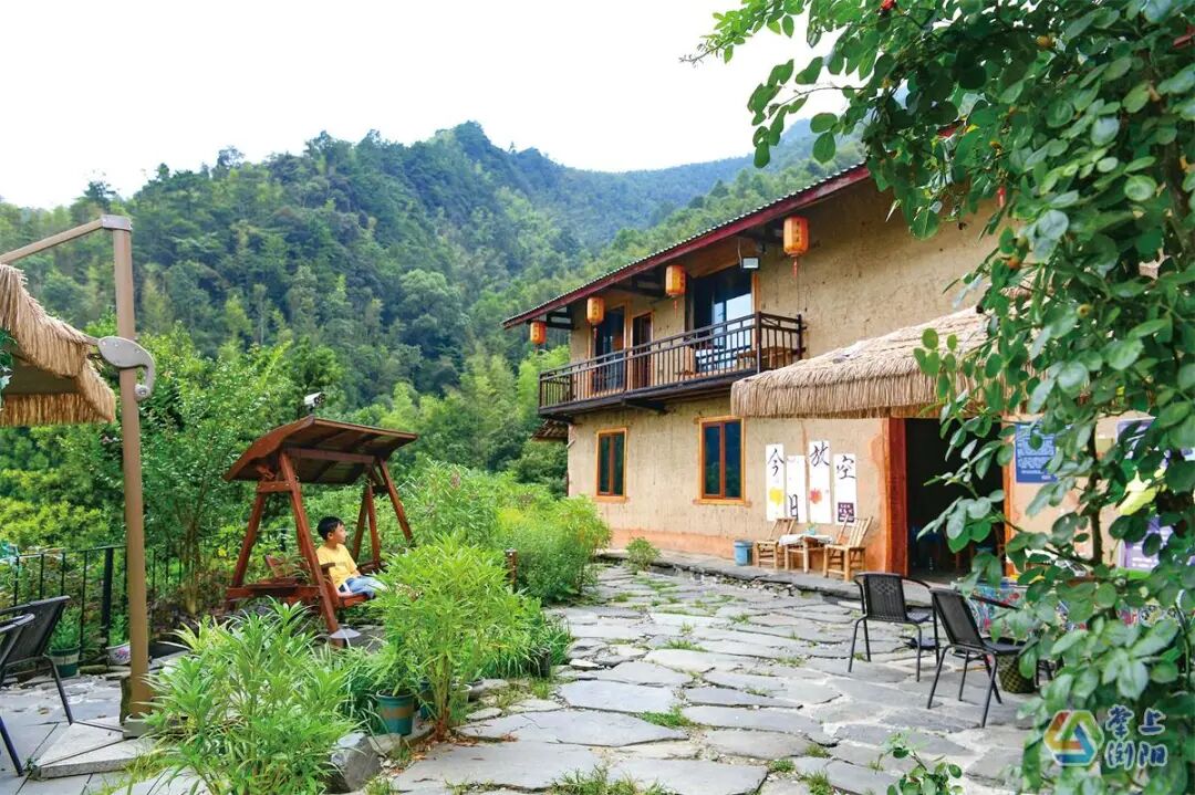 目前,围山云起民宿已通过国家甲级民宿的省级评定,五号山谷,道官冲已