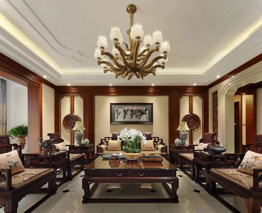 旺人旺宅！红木家具客厅摆放风水六大讲究！