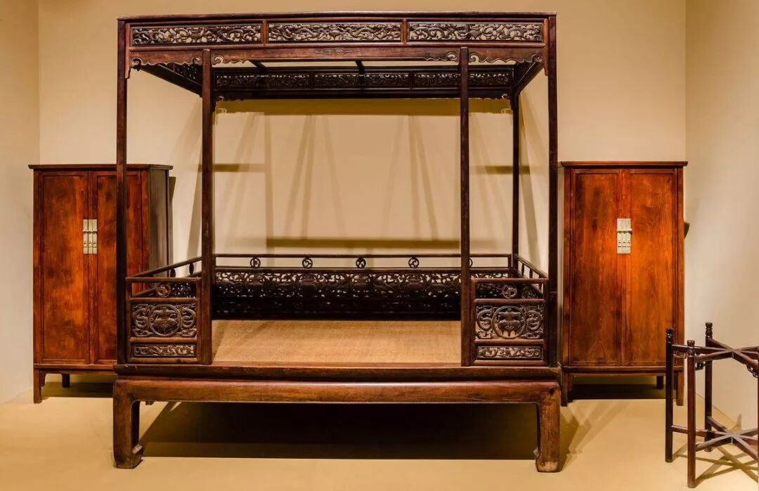 只要不被恶意破坏，红木家具根本不用特别的打理保养！