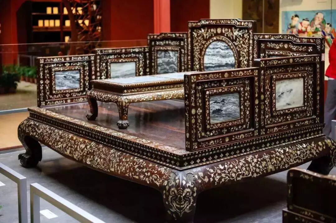 “最理想的卧具”：罗汉床的典故及明清两代的区别