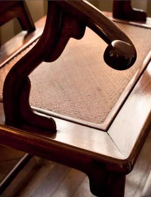 看似不起眼的“缝”却提高红木家具使用寿命的关键