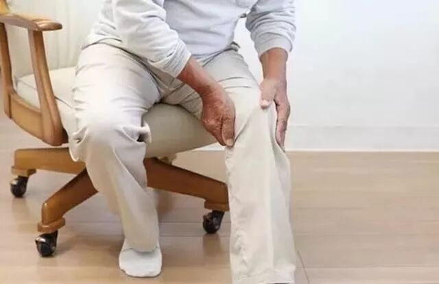 春季滑膜炎最怕：一把小茴香，2周后，膝盖疼没了，上楼梯不费劲