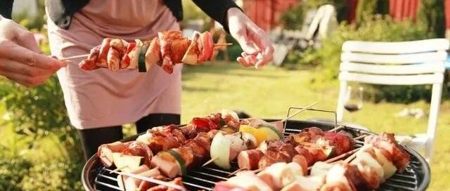 糖尿病人聚餐必点的两个稳血糖菜，这样吃血糖好！