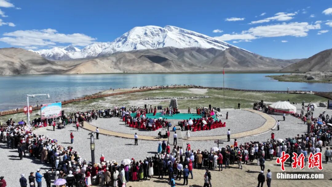卡拉库里湖。曹永祺 摄