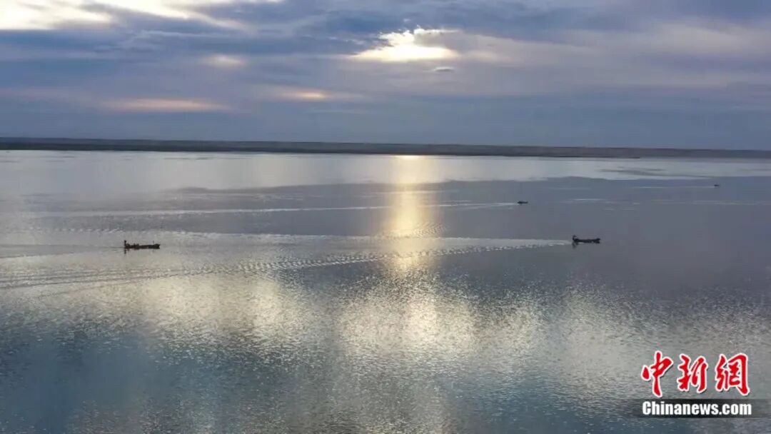 乌伦古湖。王呈 摄