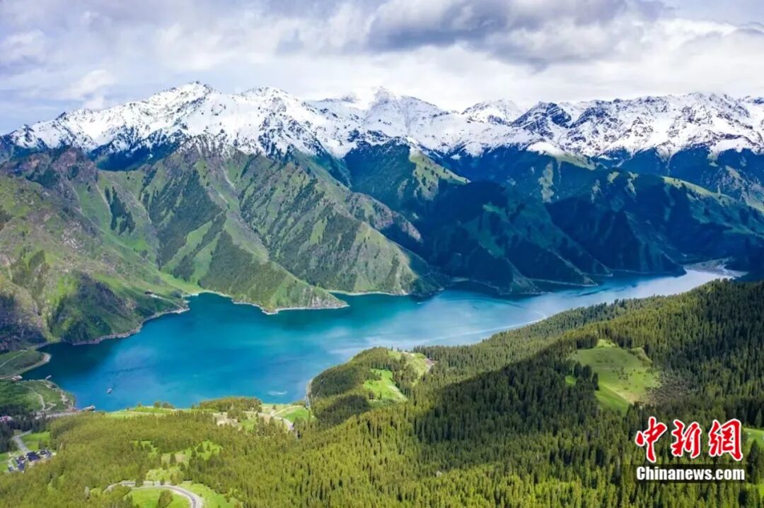 天山天池。巴克达吾列提 摄