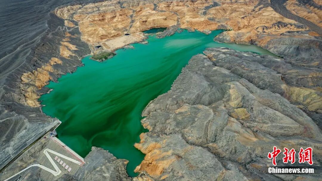 精河县沙尔托海水库。木热迪力·玛纳斯 摄