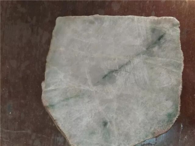 翡翠砖头料！你还扔吗？看看别人家怎么利用它的！