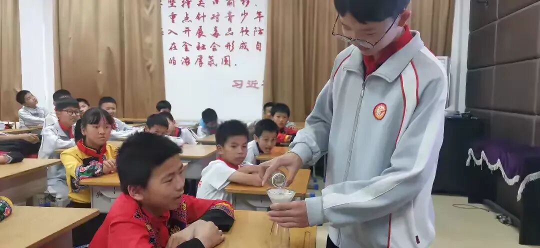 简篇-生命之源 共同爱护——“环境日”主题科普教育活动进青水民小