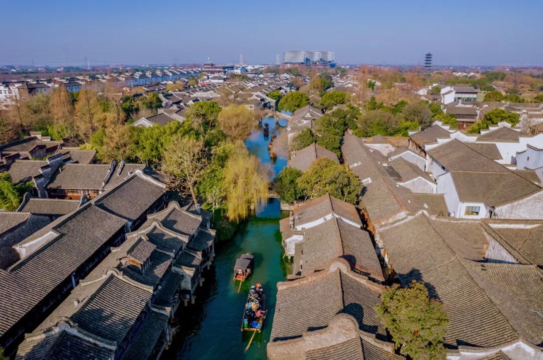 乌镇,这座充满魅力的古镇,等待着每一位旅者的到来,共同探寻其深藏的