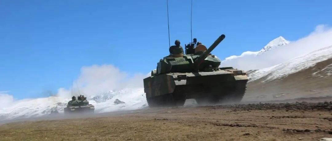 正在逐步接近发达国家的竞争对手！俄罗斯人看中国现代坦克的发展