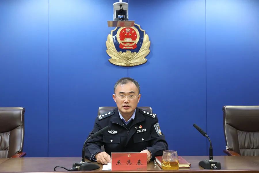 王其春结合参加全国公安机关领导干部和市委学习贯彻党的二十大精神