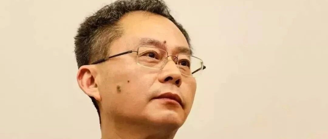 知识分子的边缘化与边缘知识分子的兴起