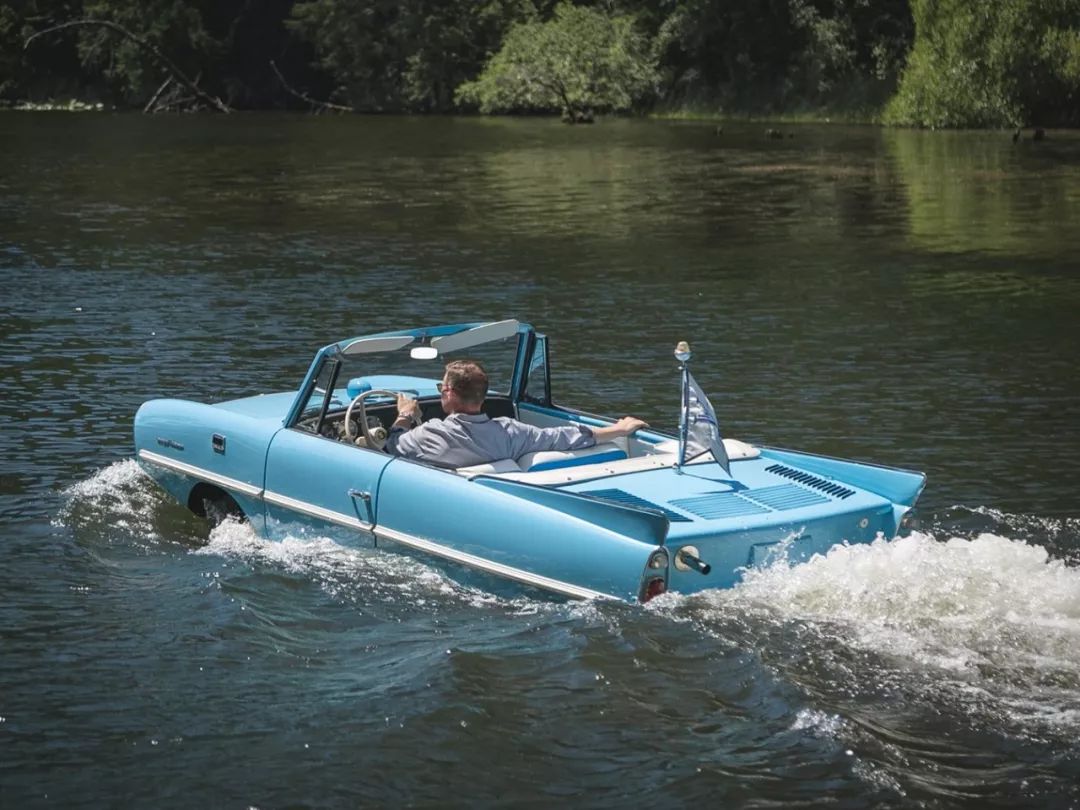 经典车 第一辆量产水陆两栖车 1966 Amphicar 770 轿车情报微信公众号文章