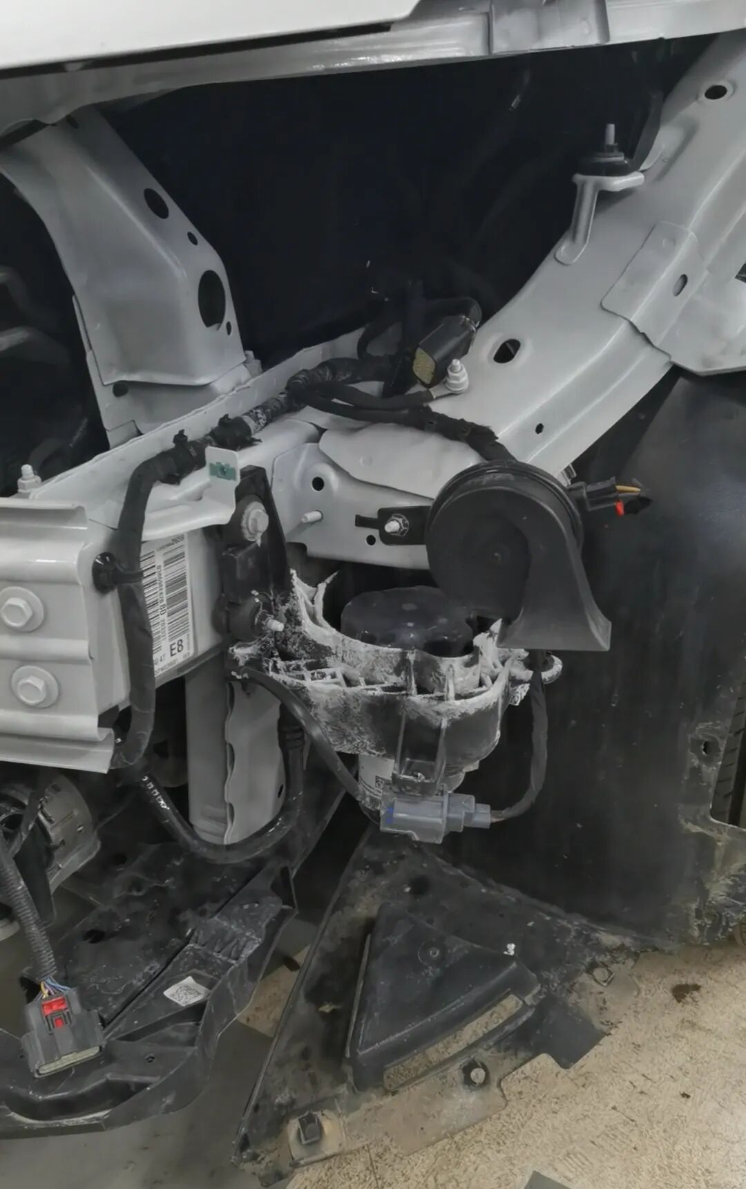 别克车送4S店维修成火烧车？车主要换新车被拒，记者介入后……