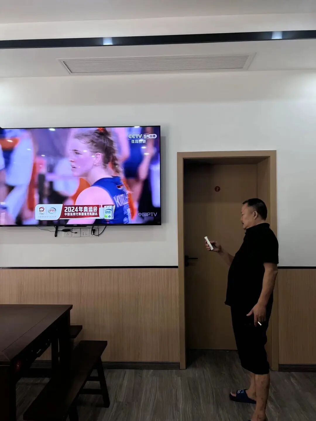 湘妹子周雅琴摘銀！父親：曾體驗(yàn)過平衡木，還沒有我手機(jī)屏幕寬