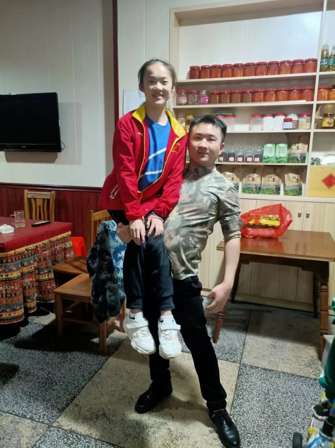 湘妹子周雅琴摘銀！父親：曾體驗(yàn)過平衡木，還沒有我手機(jī)屏幕寬