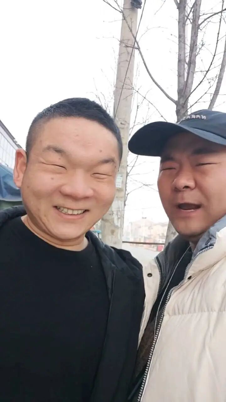 手术台怎么调41岁男子陪弟弟割双眼皮，自己却上了手术台，当事人：都是眯眯眼曾被人调侃，现在自信多了_https://www.jmylbn.com_新闻资讯_第1张